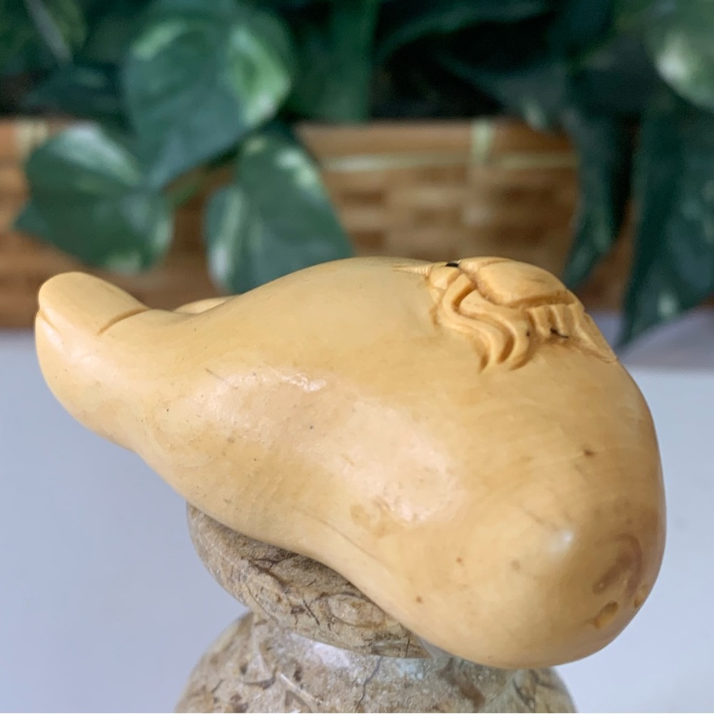 Vintage Netsuke Human Foot With Spider Carving Boxwood Hand Carved Figurine 2.5" - Picture 9 of 16